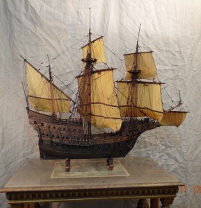 Модель парусного корабля Каракка - вид сбоку
